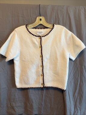 Willow & Wind Cream Short-Sleeve Cropped Cardigan with Brown Trim